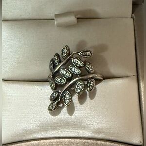 Elegant Silver Leaf Ring